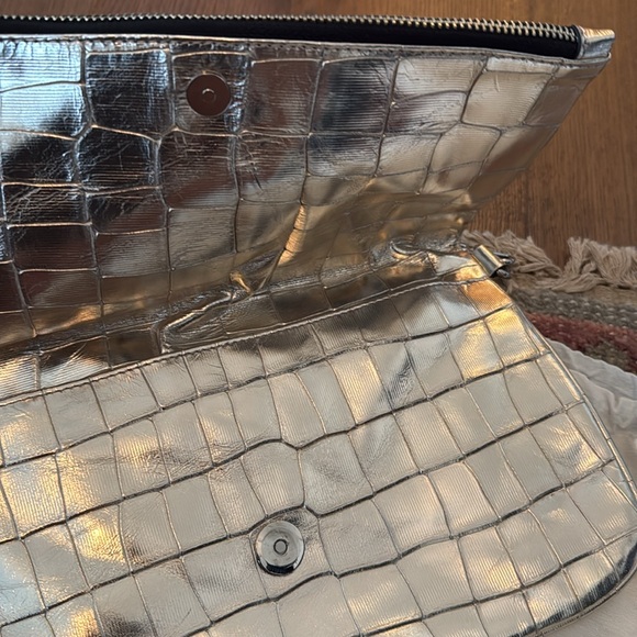 Prune - Gold Metallic Clutch / Removable silver chain - Picture 4 of 8